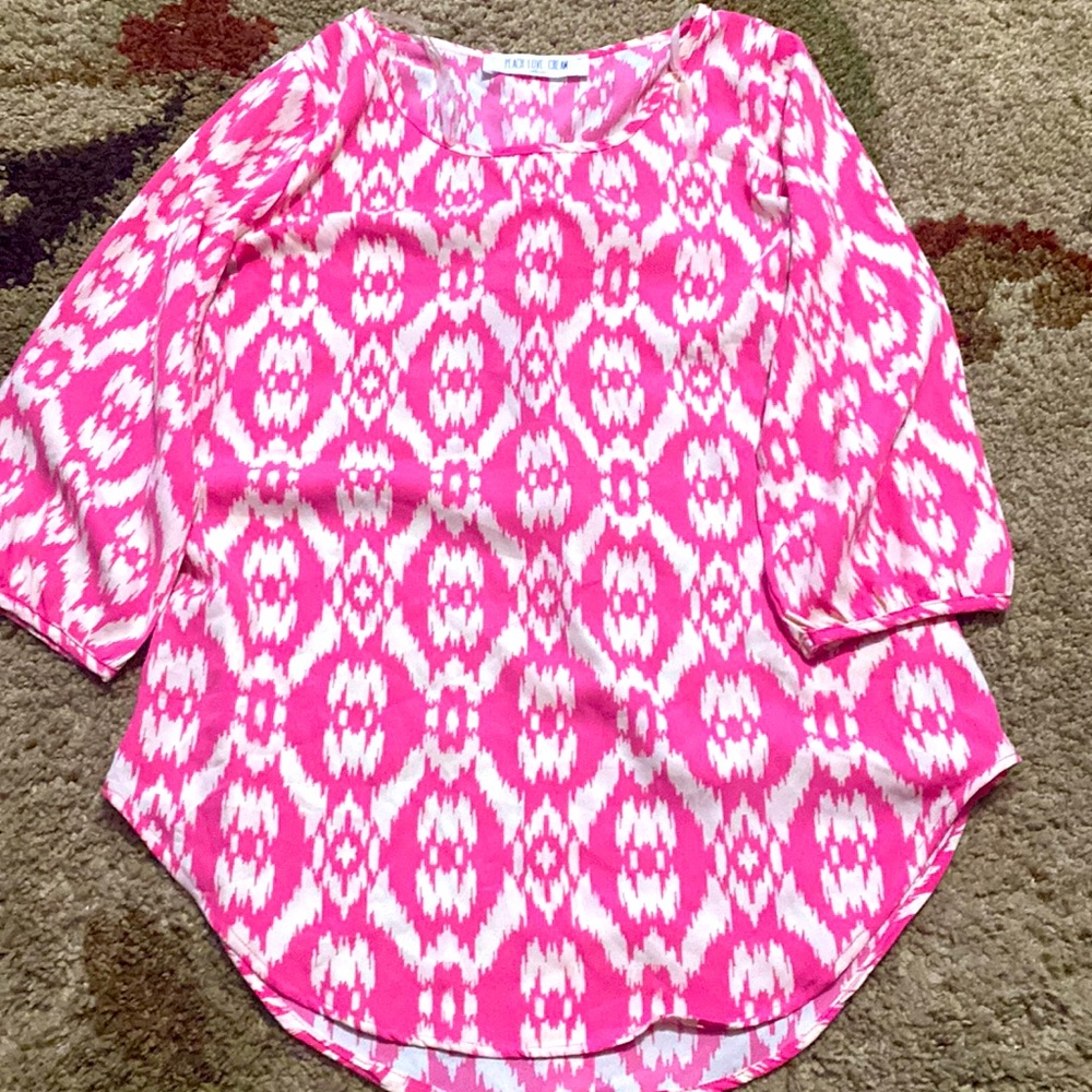 Pink and cream Peach Love Cream shirt size small.